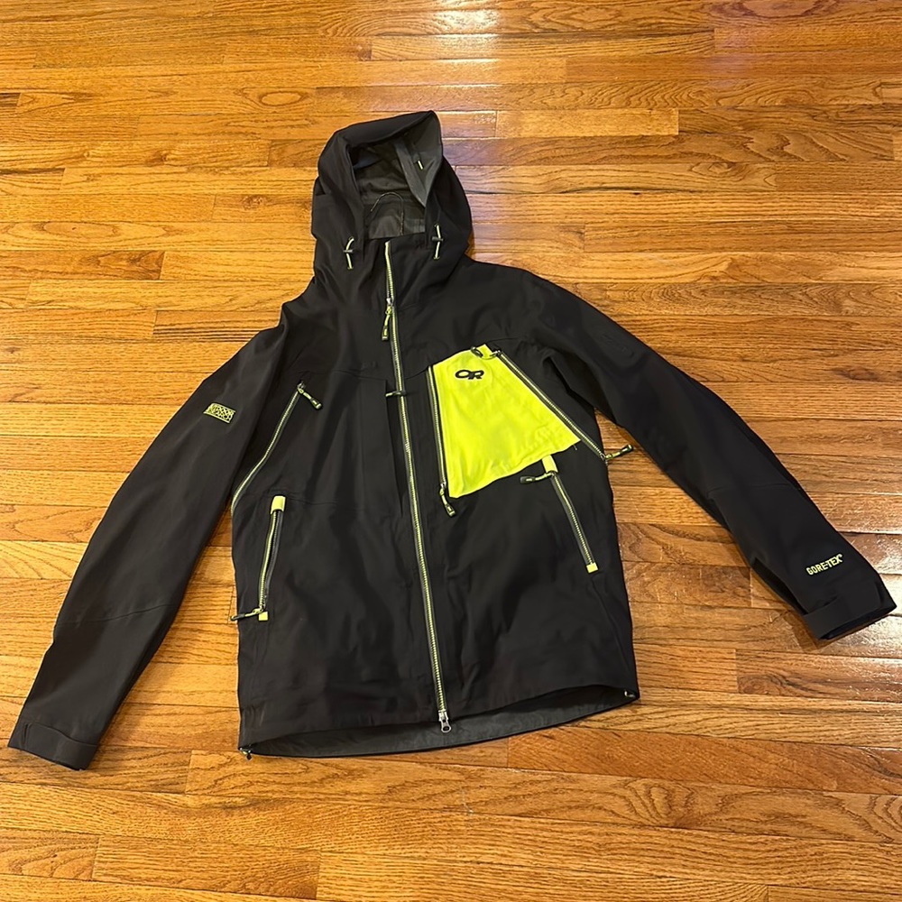 Authentic Men’s Outdoor Research White Room Shell Jacket